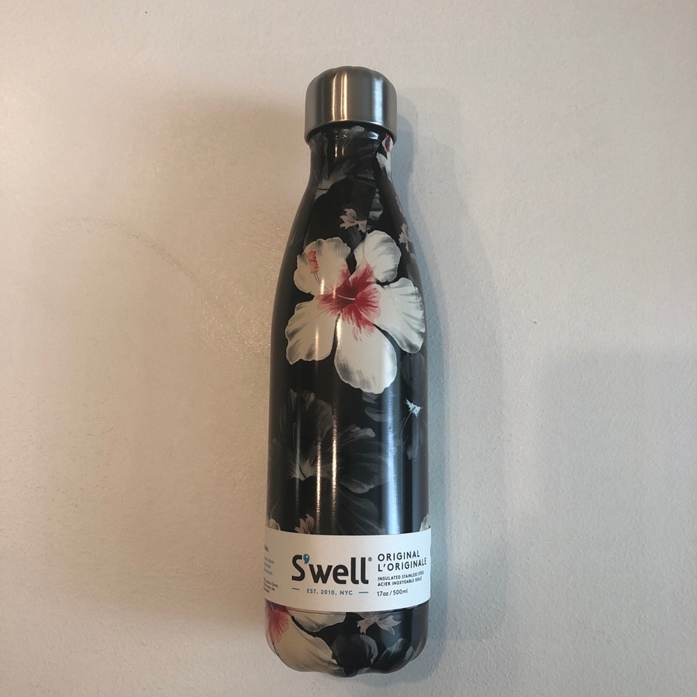 Swell Waterbottle in graphic black/white floral